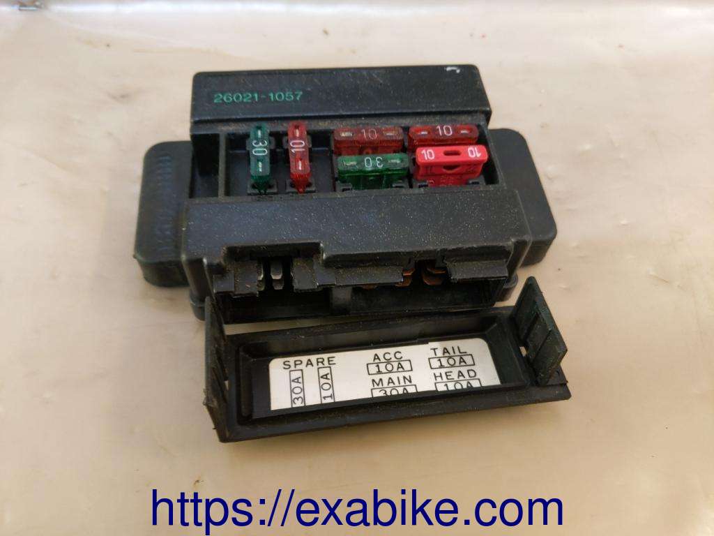 boite à fusibles Kawasaki GPZ 600 R - photo 1