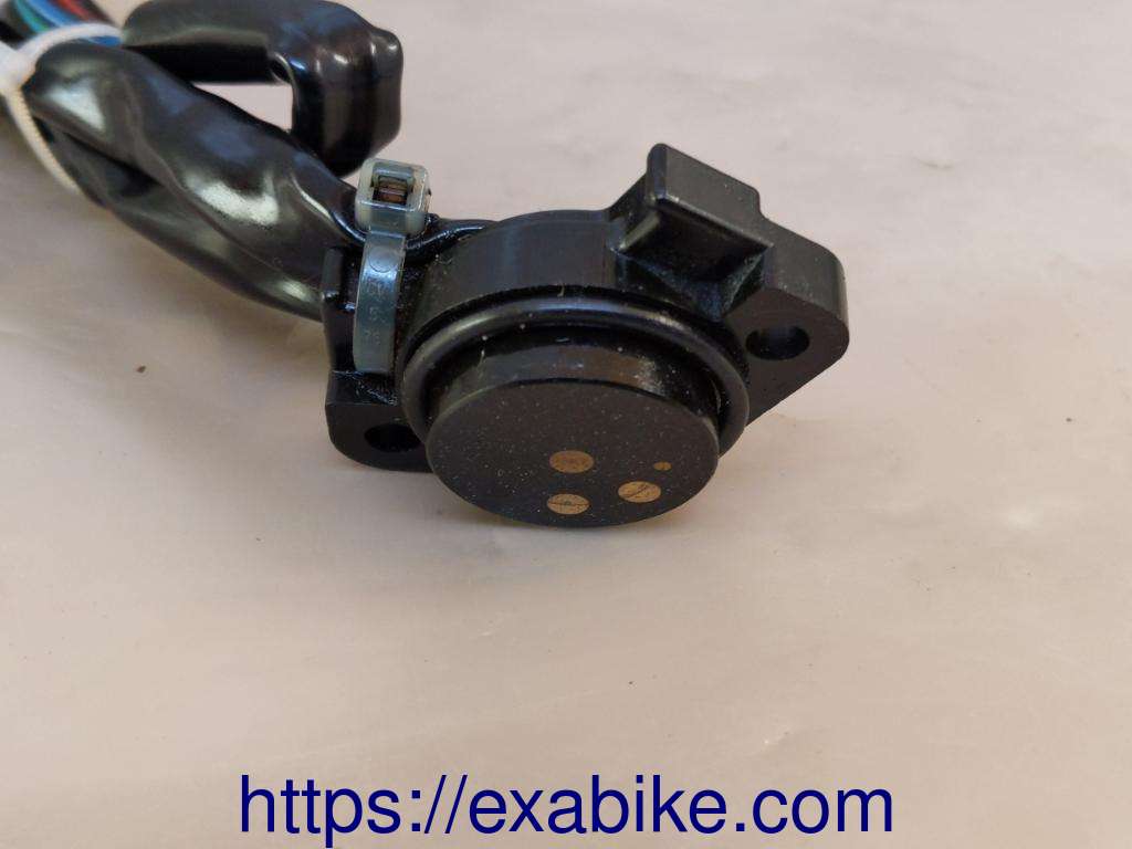 switch Kawasaki GPZ 600 R - photo 2