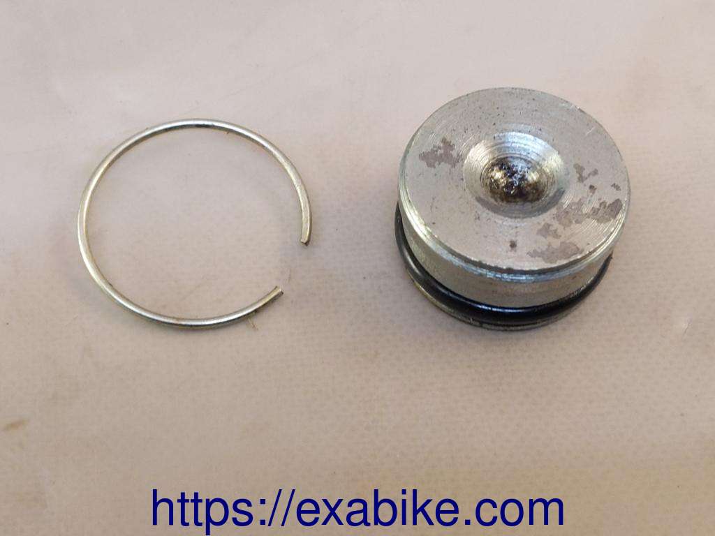 front fork tube cap Suzuki TS 50 - photo 1
