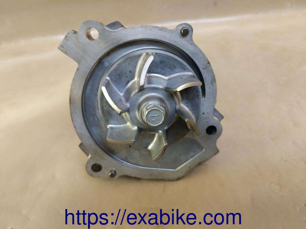 water pump Kawasaki Z 900 - photo 1