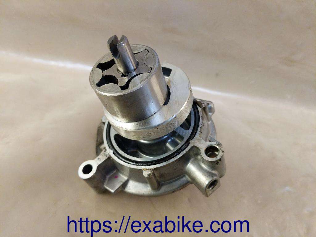 water pump Kawasaki Z 900 - photo 2