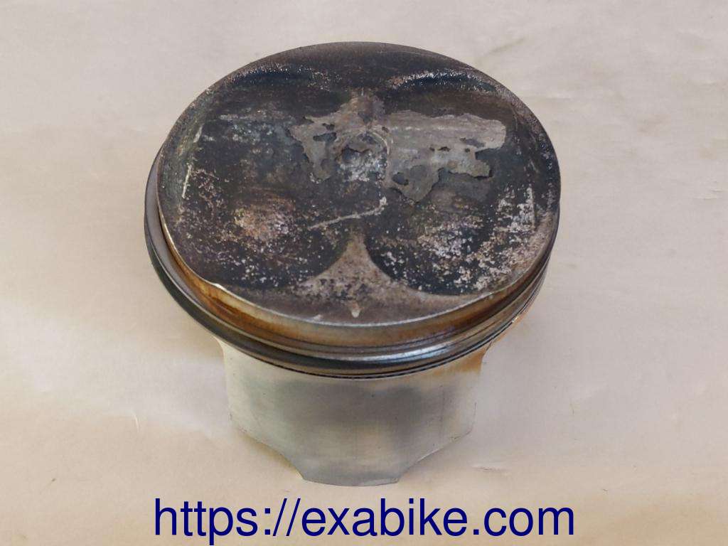 piston Suzuki GSXR 750 - photo 1