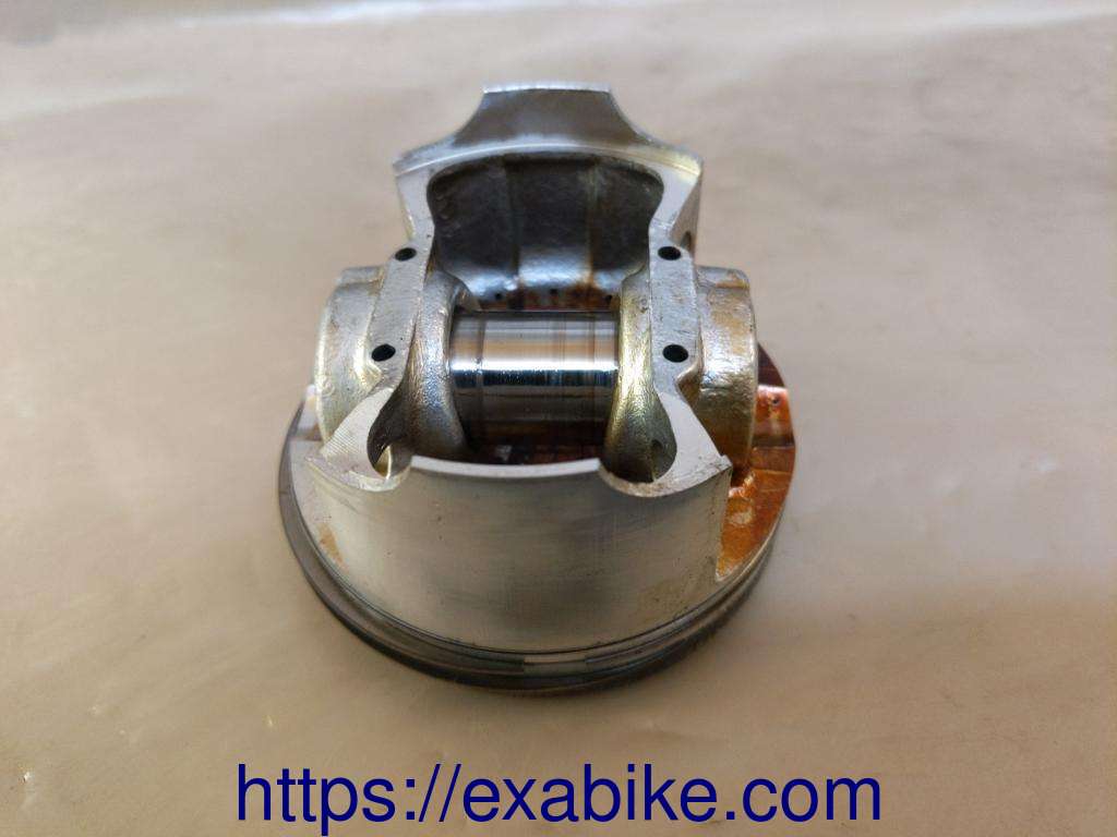 piston Suzuki GSXR 750 - photo 2