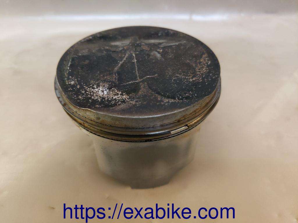 piston Suzuki GSXR 750 - photo 1