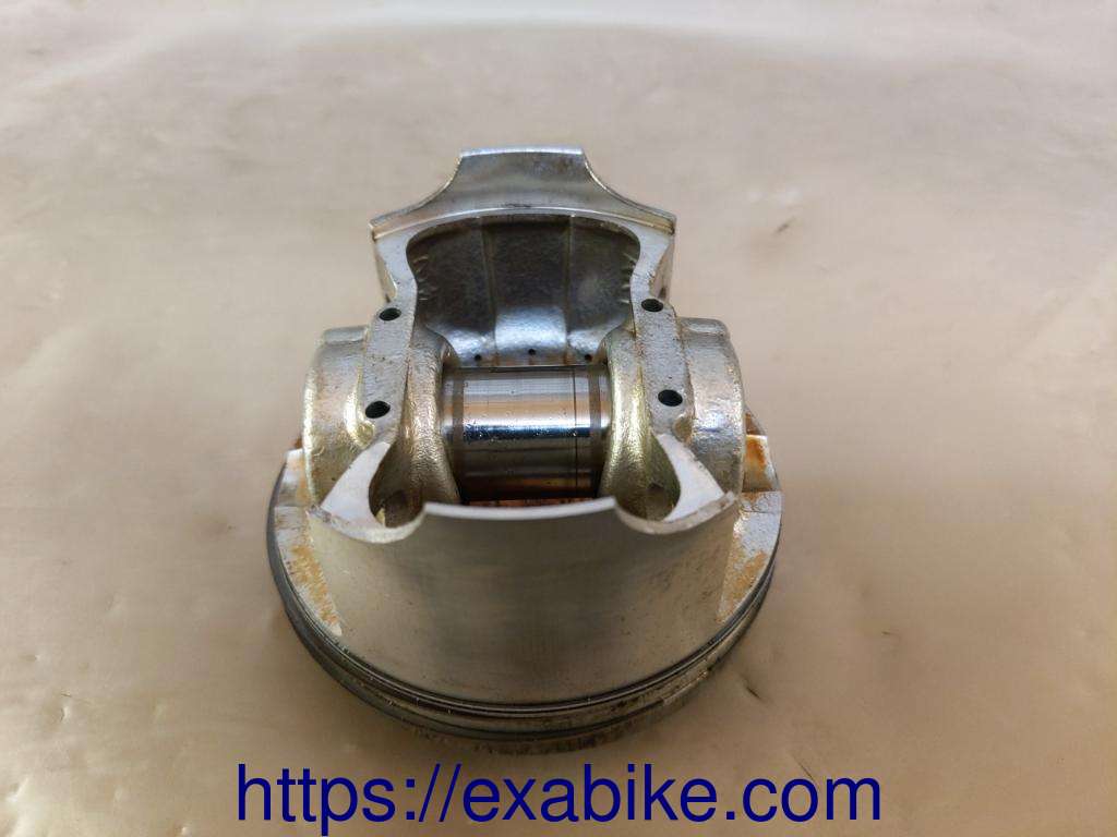 piston Suzuki GSXR 750 - photo 2