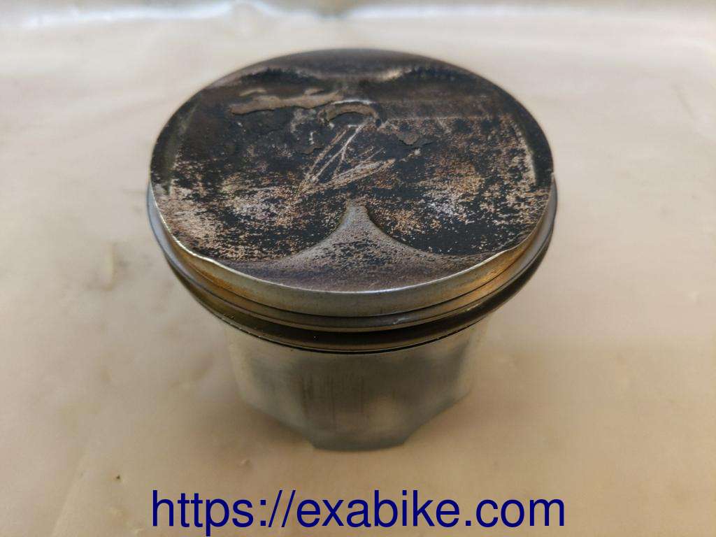 piston Suzuki GSXR 750 - photo 1
