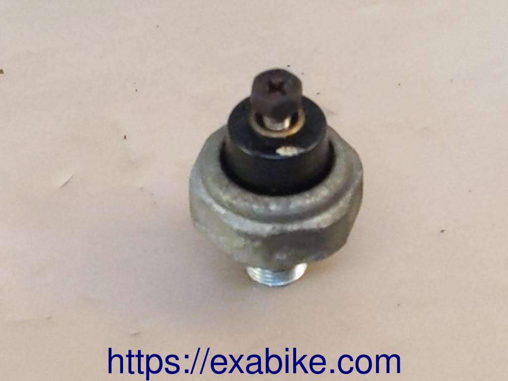oil pressure switch Suzuki GSXR 750 - photo 1