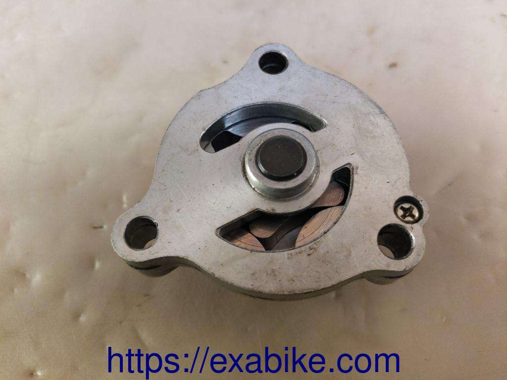 oil pump Suzuki DR 600 - photo 2