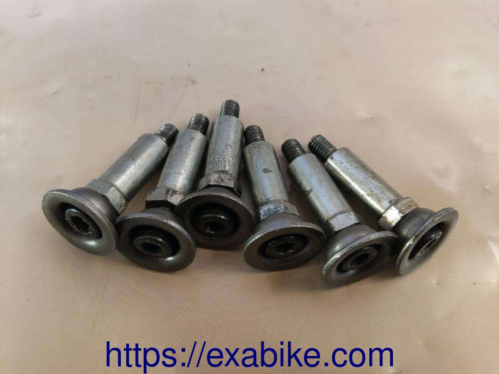 screw Kawasaki GTR 1000 - photo 1