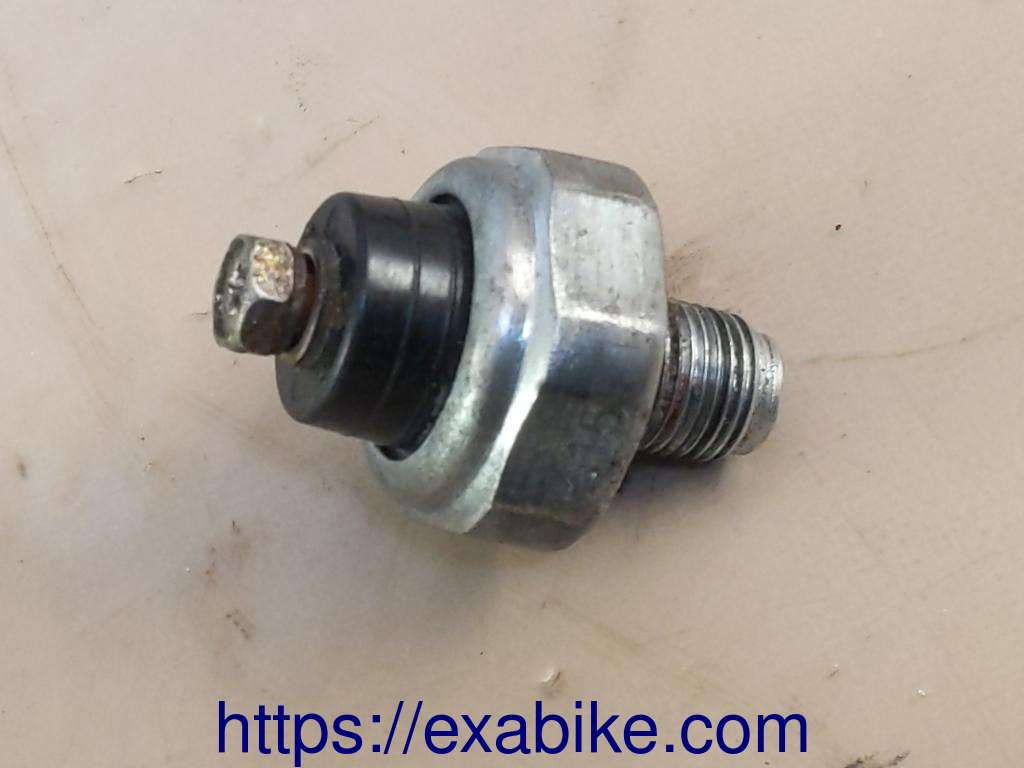 oil pressure switch Suzuki GSXR 600 - photo 1