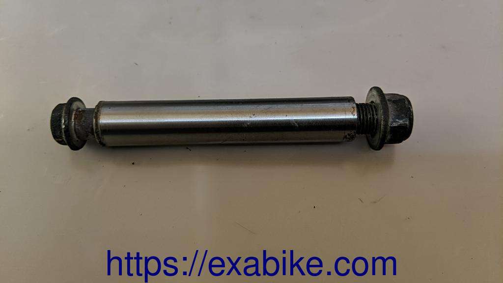 swingarm connecting bolt Suzuki GSXR 600 - photo 1
