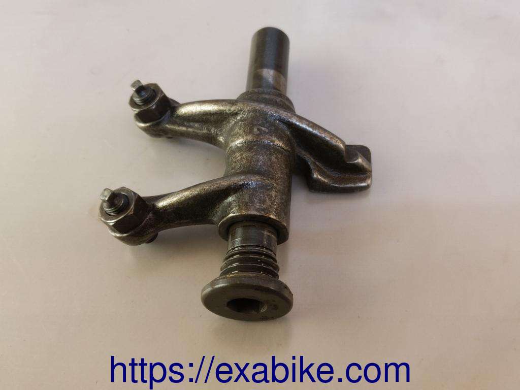 culbuteur d'admission Suzuki VX 800 - photo 1