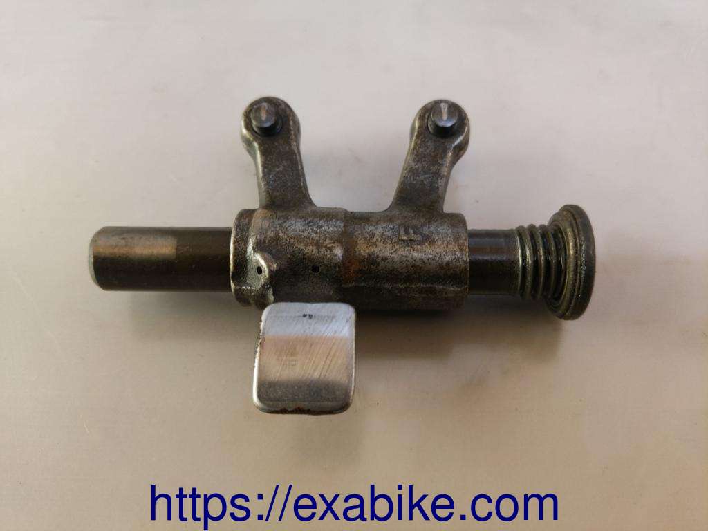 culbuteur d'admission Suzuki VX 800 - photo 2