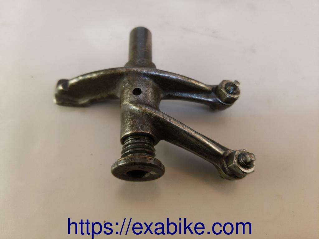 culbuteur d'échappement Suzuki VX 800 - photo 1