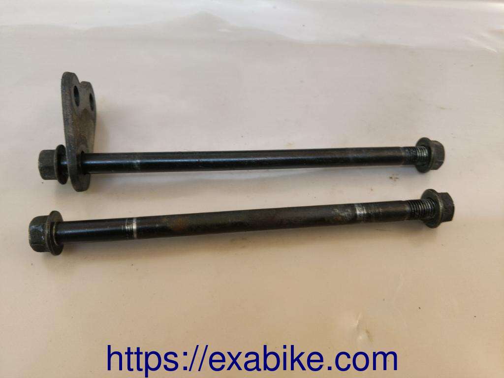boulons moteur Kawasaki ZR-7 - photo 1