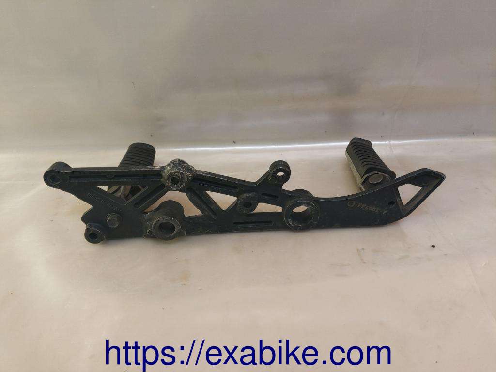 footrest plate, right Kawasaki GPZ 400 ZX - photo 3