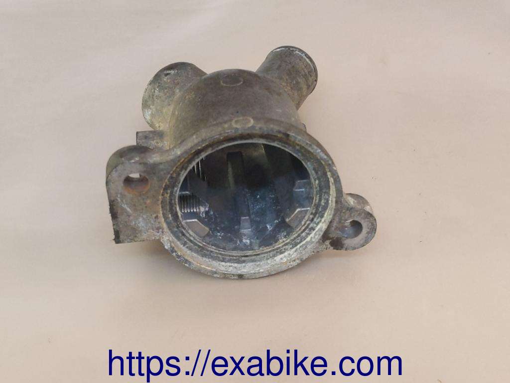 thermostat case Suzuki GSXR1100W - photo 2