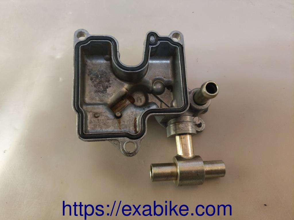 carburetor float chamber N°2 Suzuki GSXR 750 - photo 2