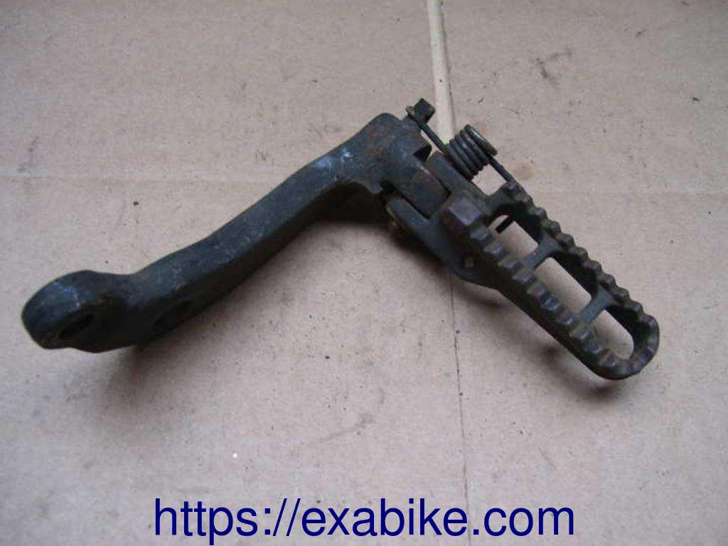 right older step Suzuki DR 125 - photo 1