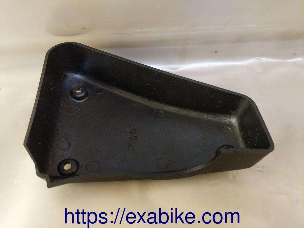 cowl, right Yamaha FZS 600 Fazer - photo 2