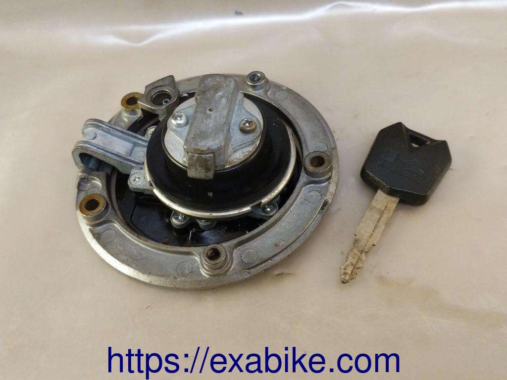 fuel tank cap Kawasaki ER-6 - photo 2
