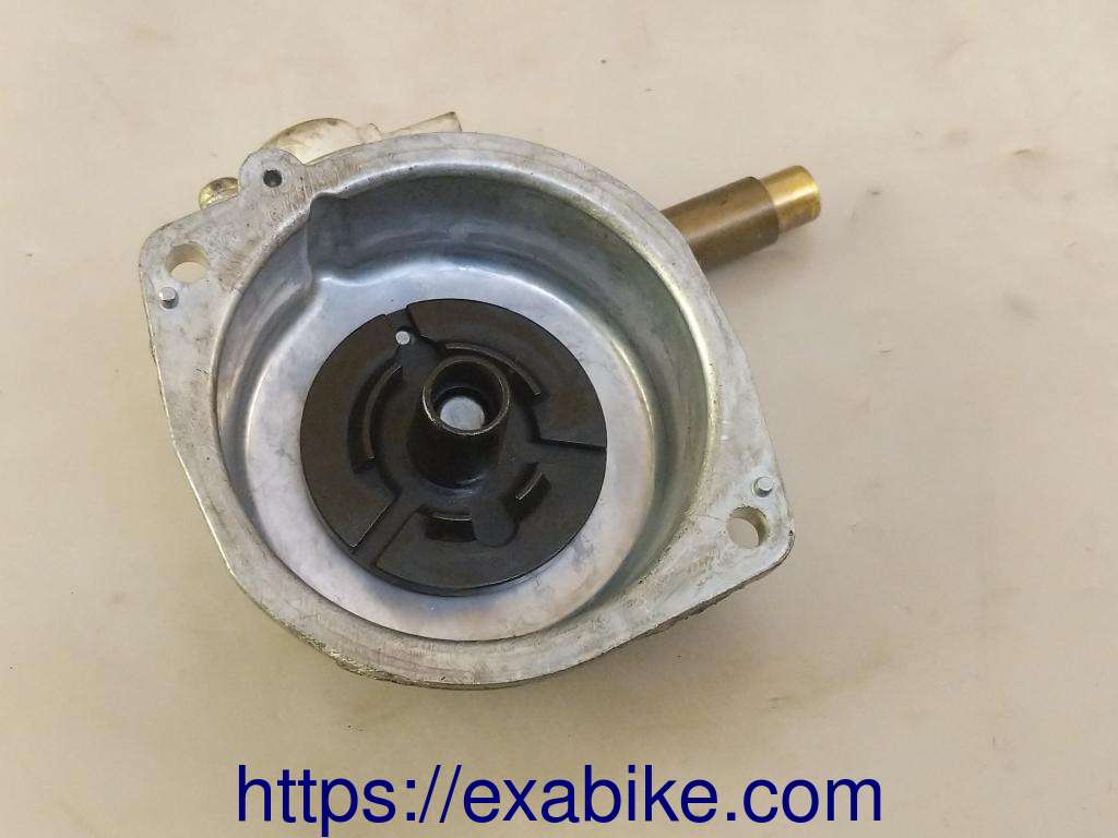 carburetor top cap, right Suzuki GS 500 - photo 3