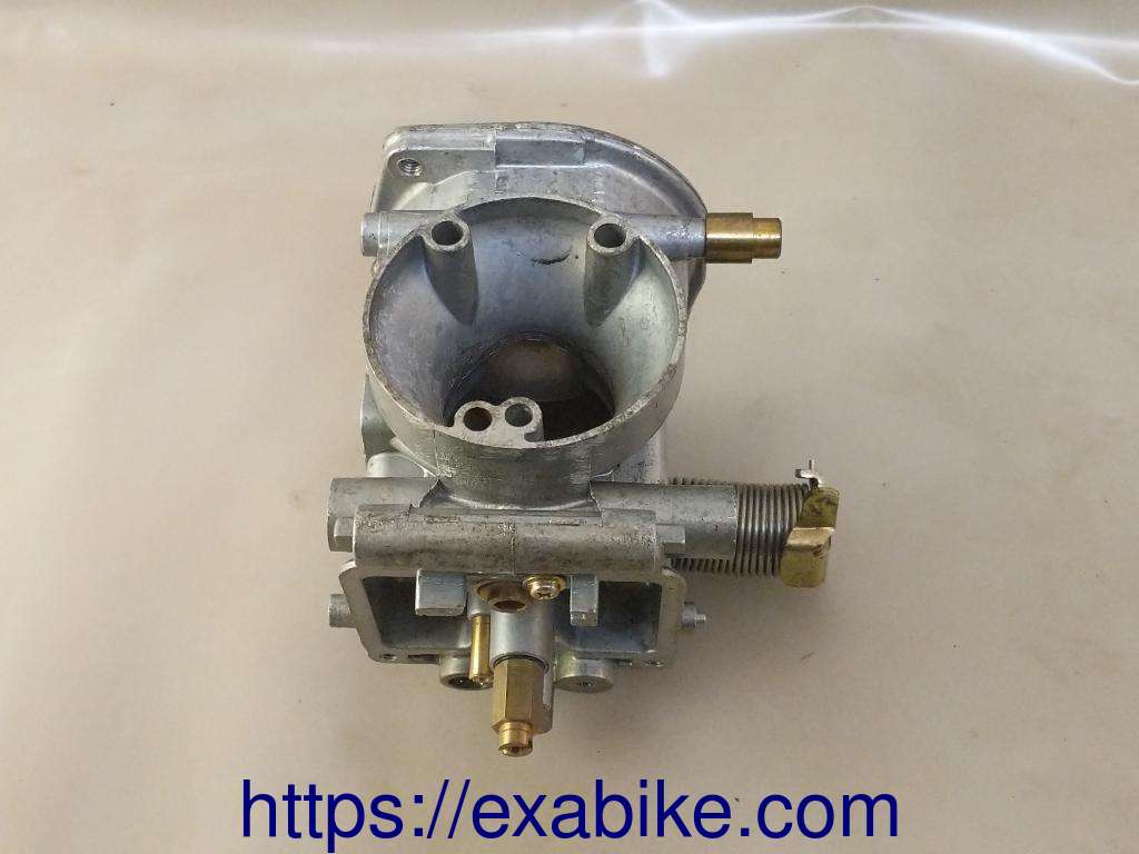 carburetor body, left Suzuki GS 500 - photo 1