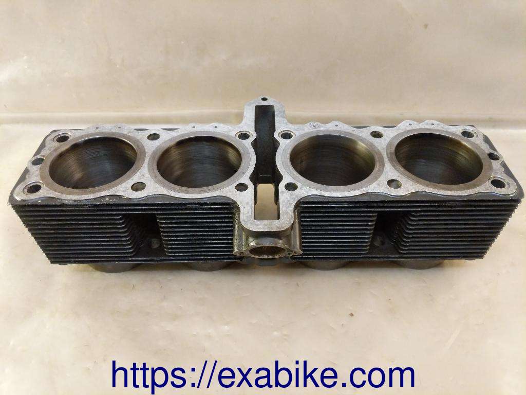 bloc cylindres nu Suzuki GSXR 1100 - photo 2