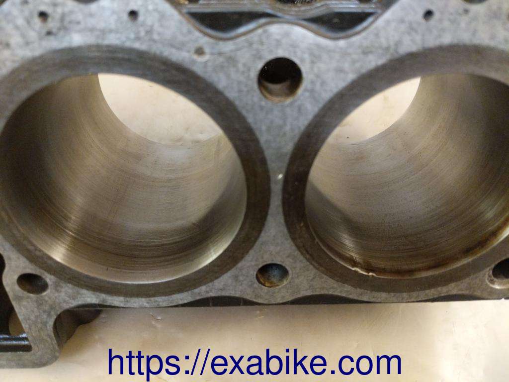 bloc cylindres nu Suzuki GSXR 1100 - photo 3