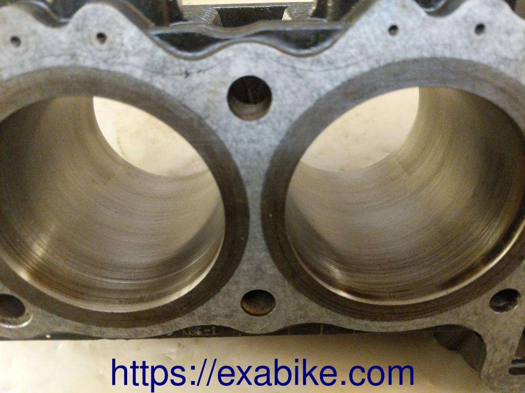 bloc cylindres nu Suzuki GSXR 1100 - photo 4