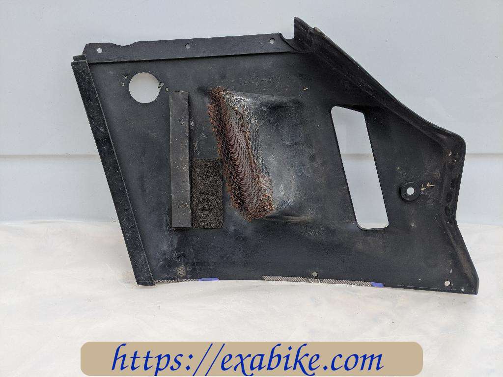side fairing, middle right Suzuki GSXR 1100 - photo 2