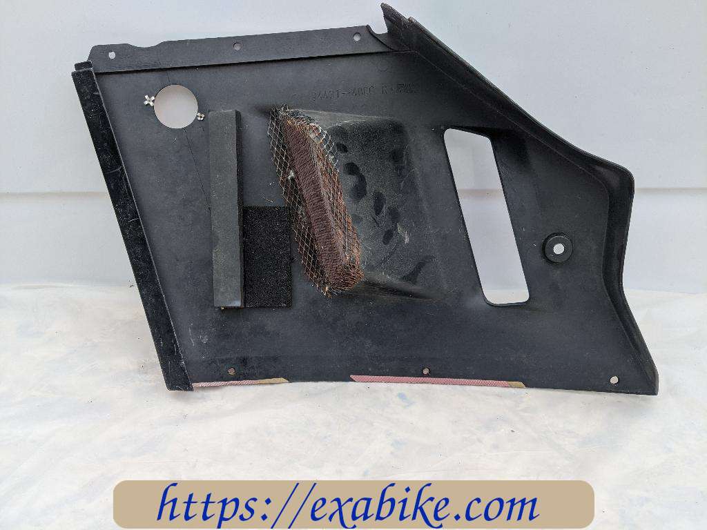 side fairing, middle right Suzuki GSXR 1100 - photo 2