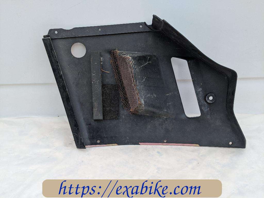 side fairing, middle right Suzuki GSXR 1100 - photo 2