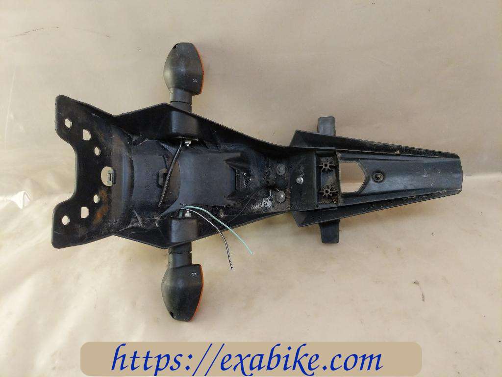 lower fender Suzuki GSR 750 - photo 3
