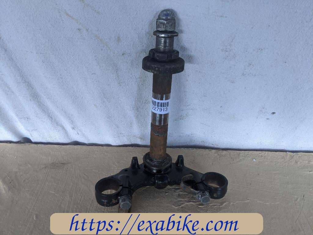 fork bracket, lower Yamaha RDX 125 - photo 1