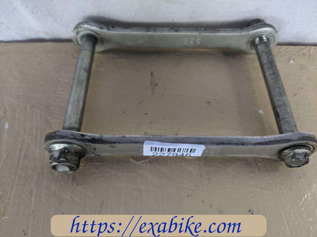 swingarm connecting joints Suzuki GSXR 600 - photo 1
