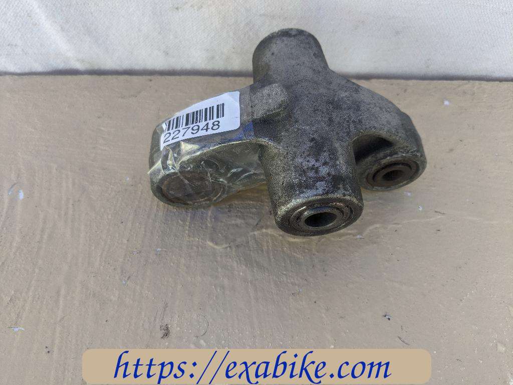 swingarm connecting Suzuki GSXR 600 - photo 1