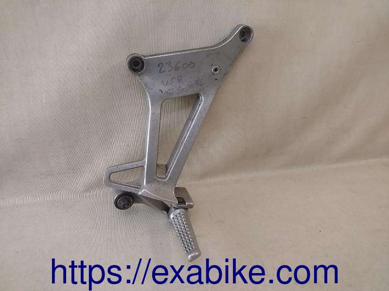rear right older step Honda VFR 750 - photo 1