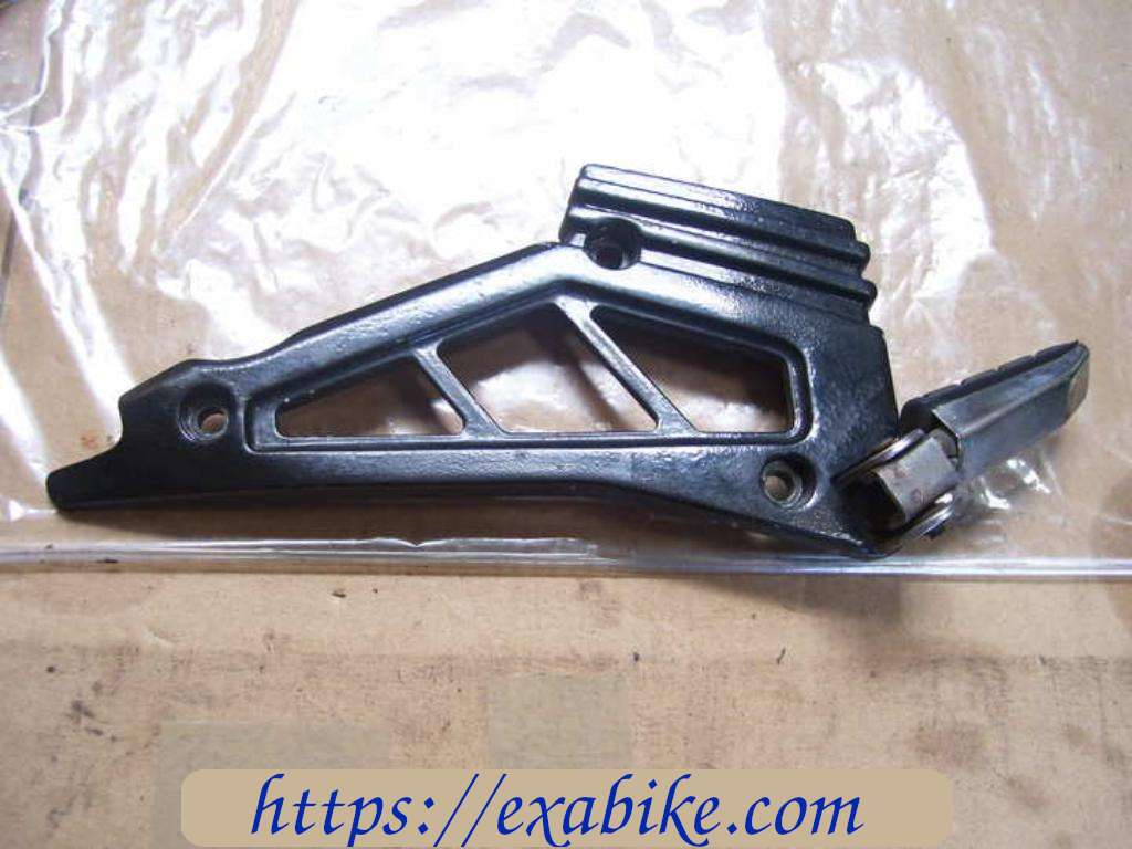rear left older step Yamaha XJ 900 - photo 1