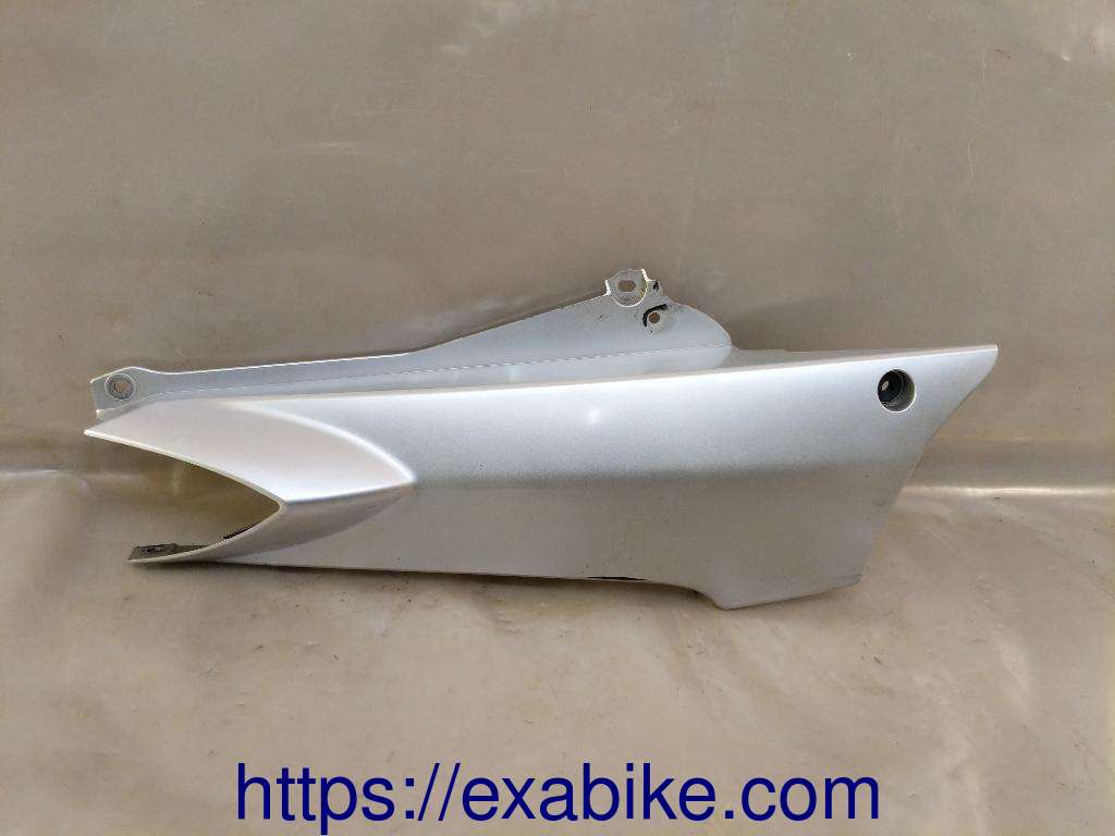 cache latéral droit Yamaha FJR 1300 - photo 1