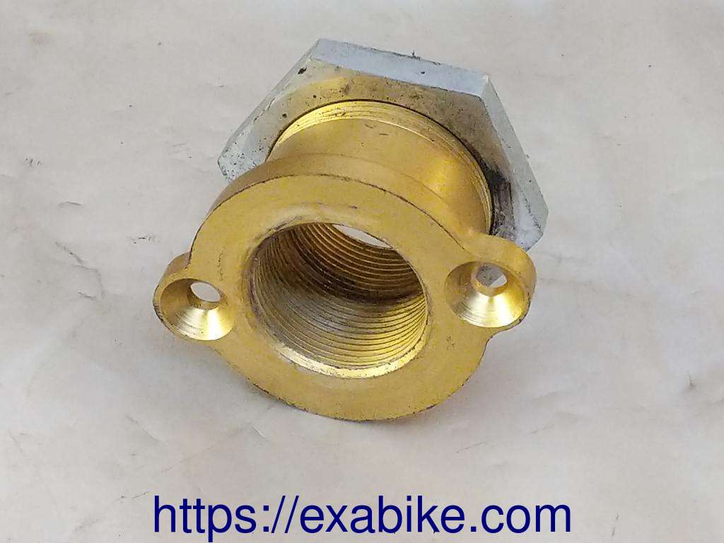 swingarm pivot, right Suzuki GSXR 1000 - photo 2