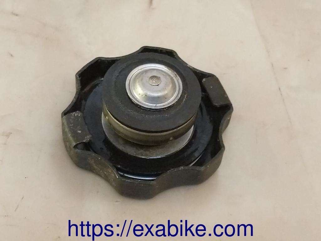 bouchon du radiateur Yamaha FJR 1300 - photo 2