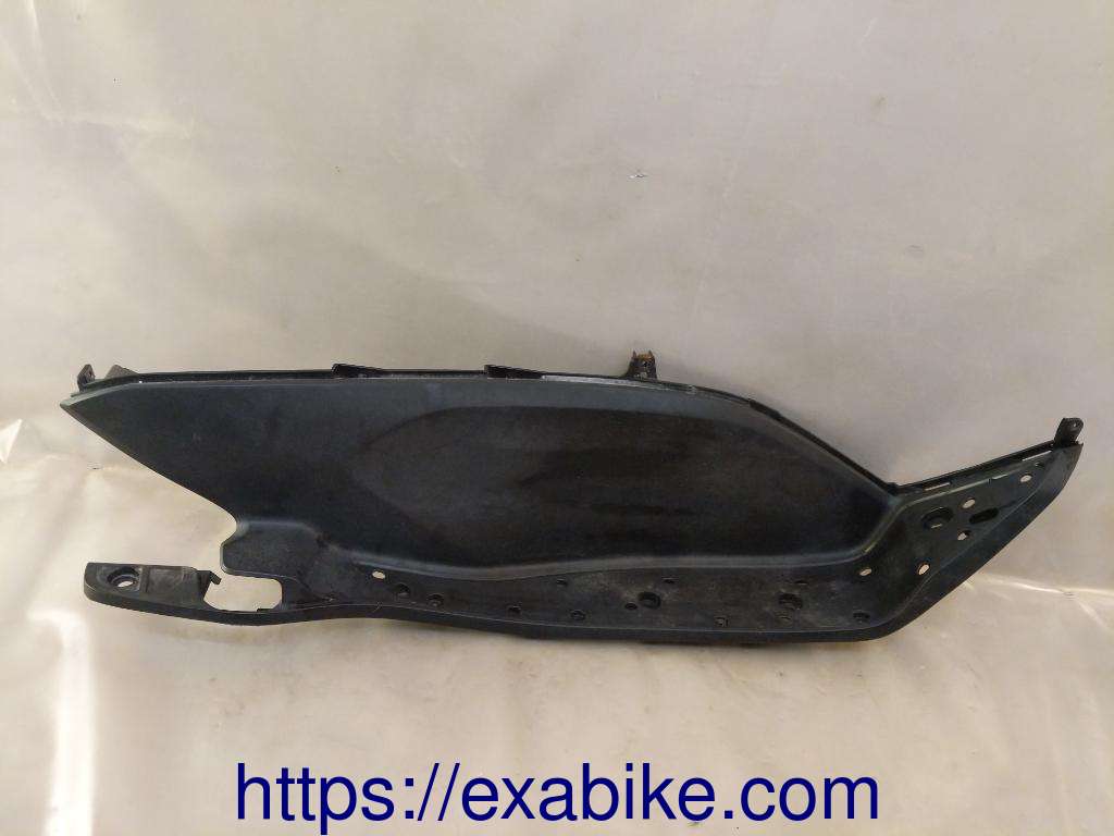 élément d'habillage droit Honda PCX 125 - photo 1