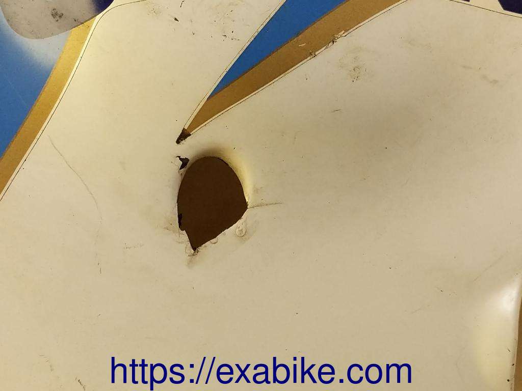 lower cowl, left Suzuki GSXR 1100 - photo 2