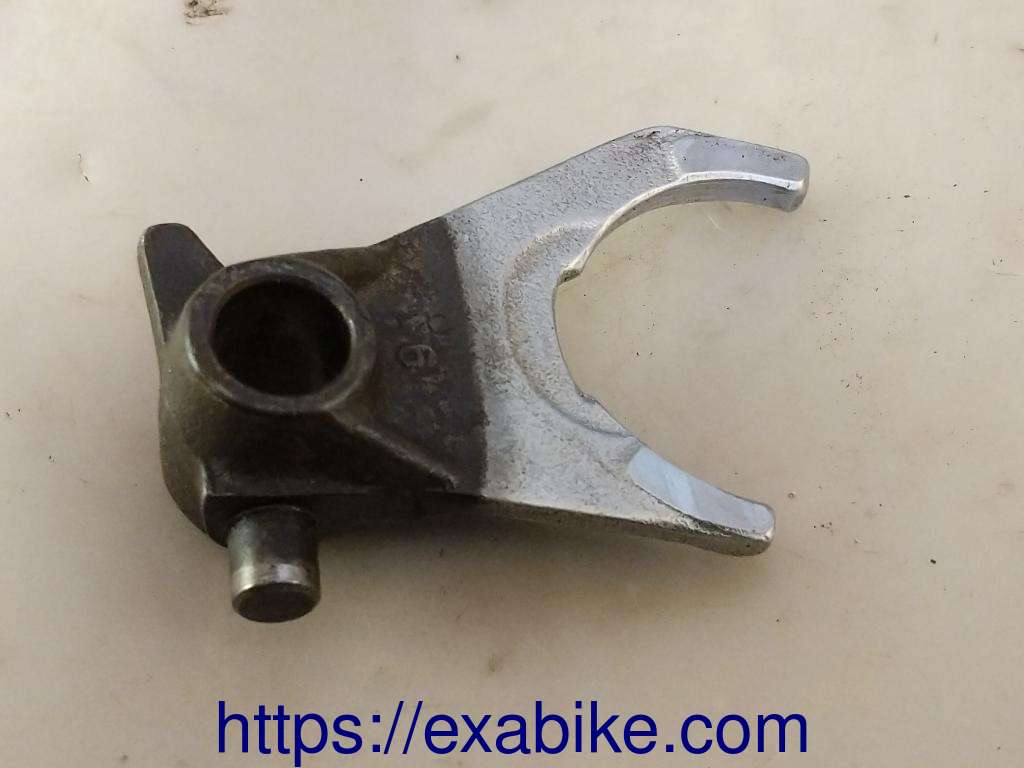 gearshift fork Kawasaki GPZ 750 - photo 1