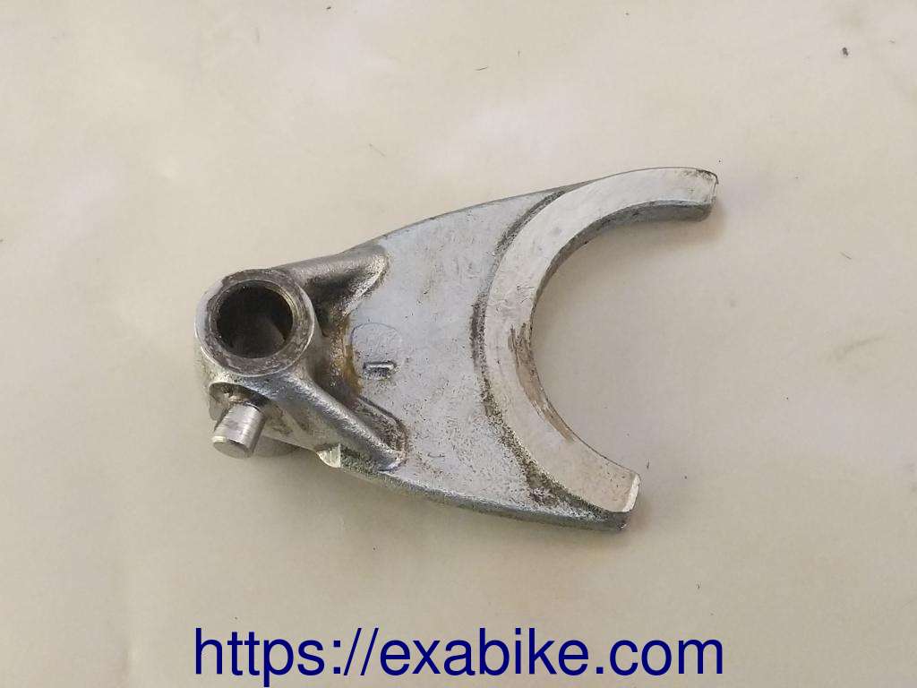 fourchette de boite Suzuki GSX 750 EF - photo 1