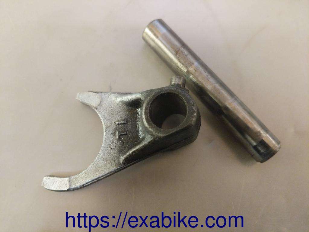 fourchette de boite Kawasaki KL 250 - photo 2