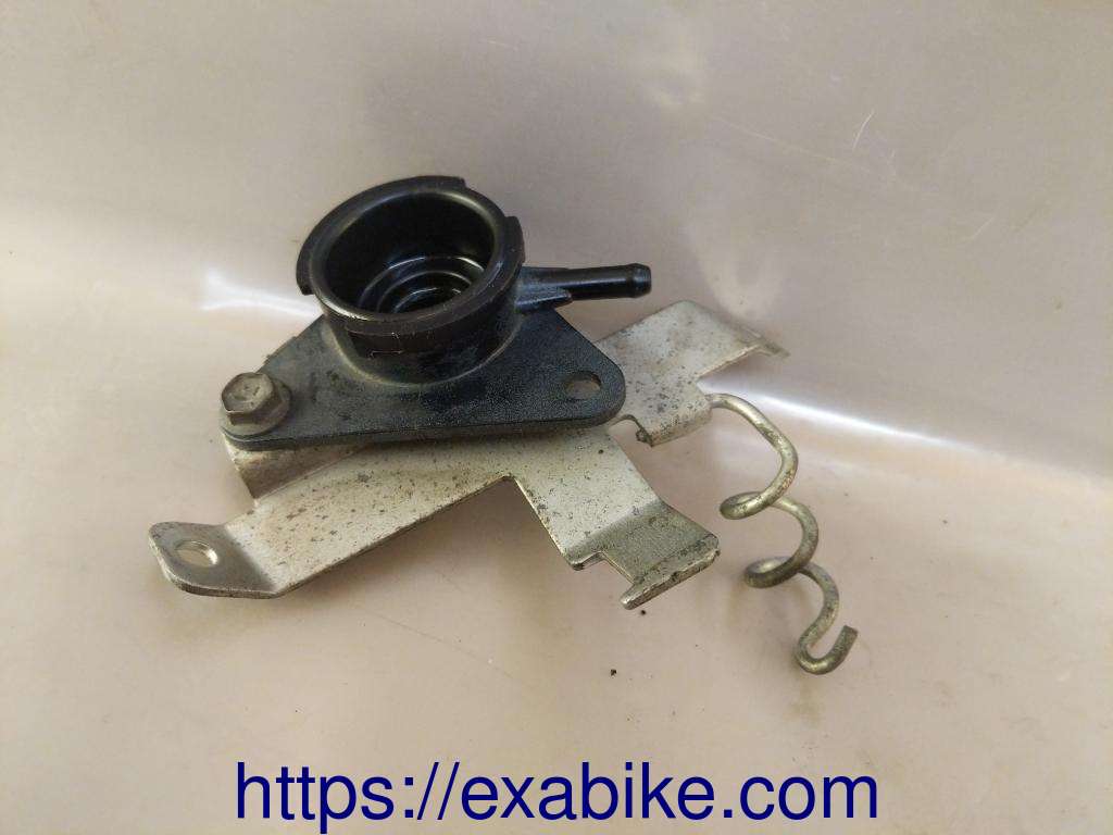 radiator filler neck Suzuki GSR 600 - photo 1