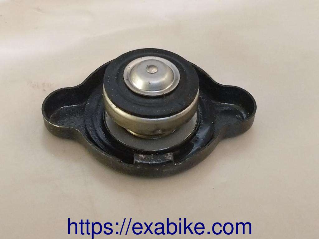 radiator cap Suzuki GSR 600 - photo 2