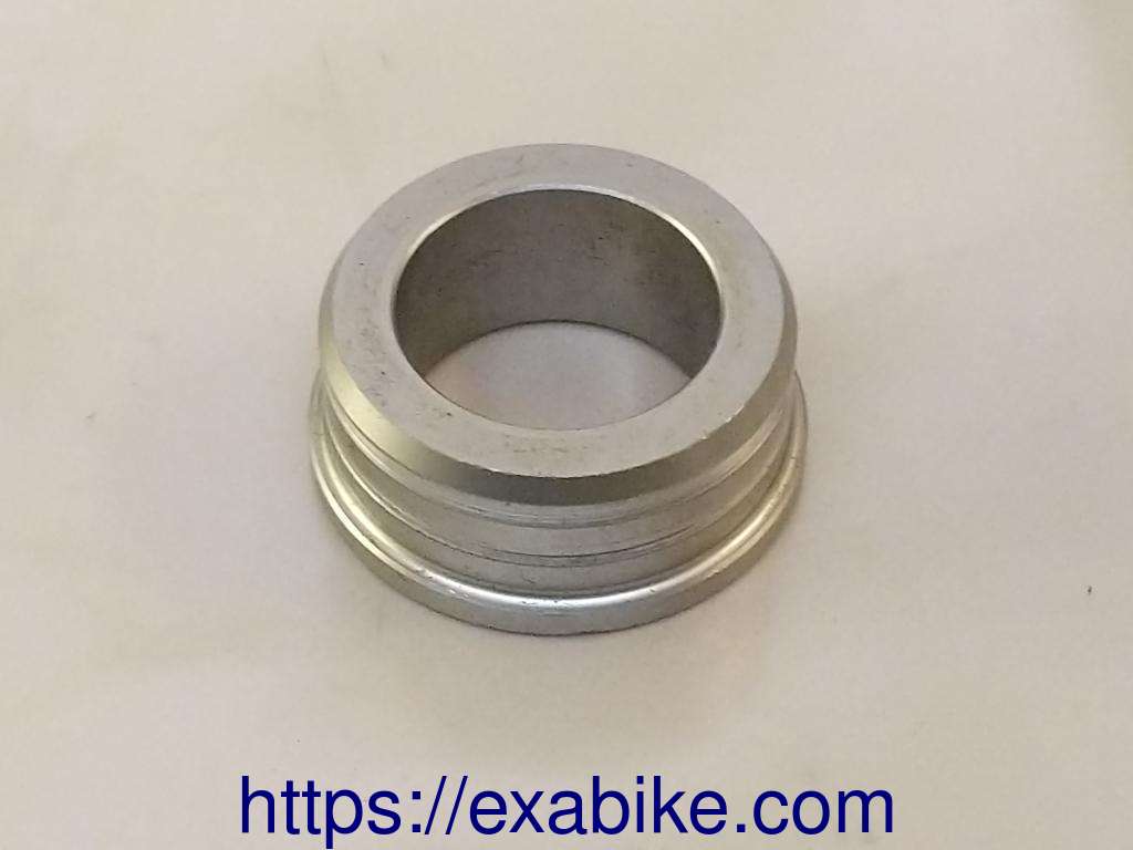 rear spacer spacer Suzuki GSR 600 - photo 1